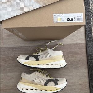 On Running cloud ultra pro Cream and Yellow